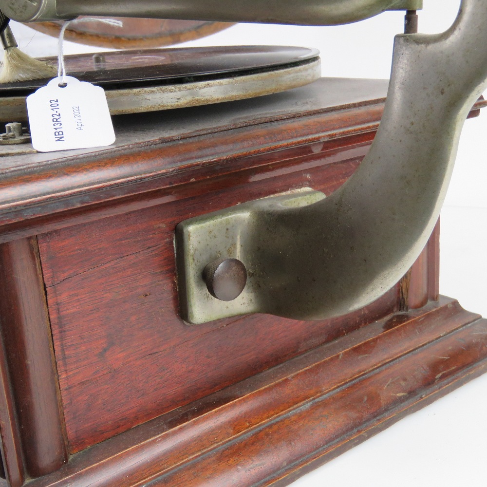 An HMV table top wind up gramophone with handle, wooden detachable horn and gramola stylus. - Image 6 of 7