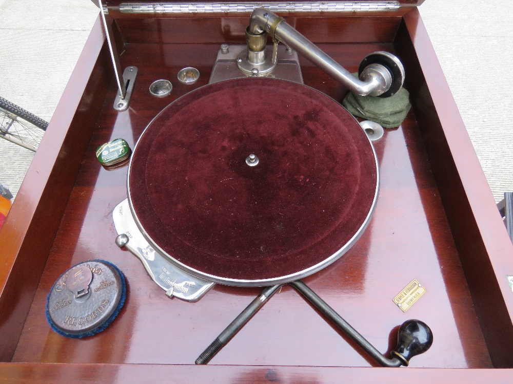 A superb Edwardian Columbia Grafonola, lid lifting to reveal wind up gramaphone apparatus within, - Image 3 of 9