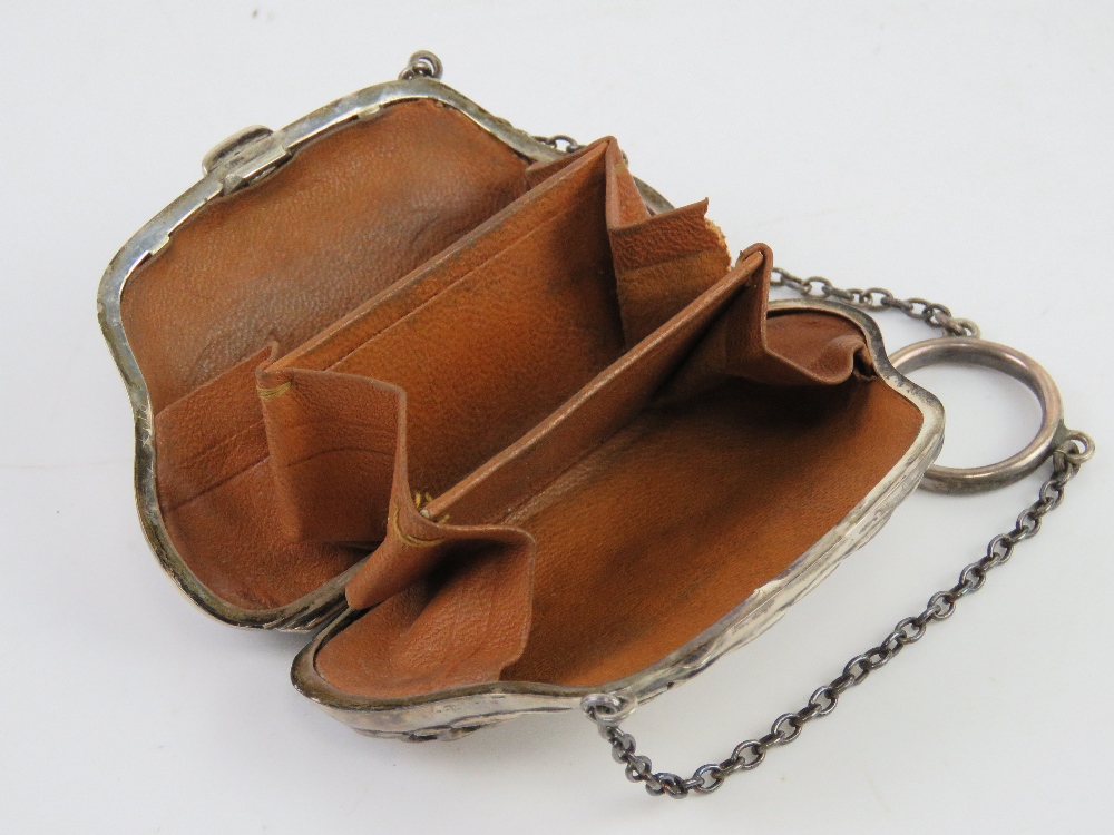 A delightful HM silver evening purse having engraving dated 1916 with leather insert. - Image 4 of 8