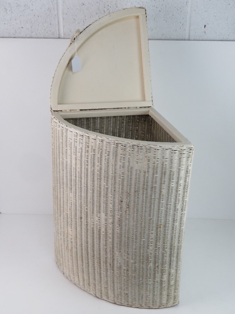 A Lloyd Loom style wicker basket, painted white. - Image 3 of 3