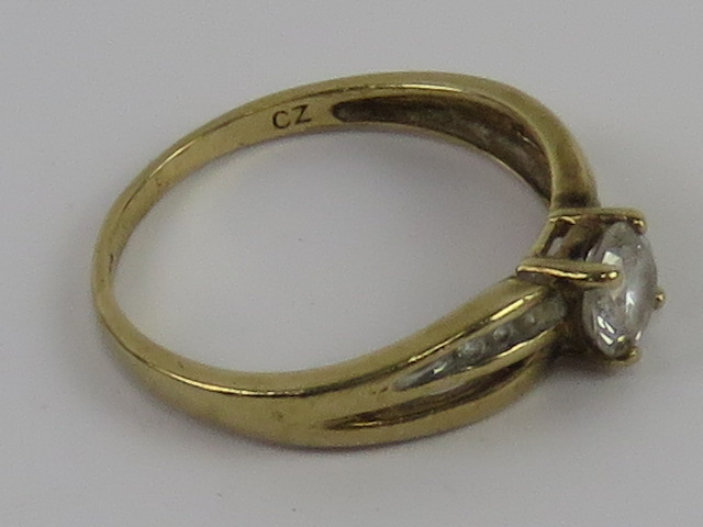 A contemporary 9ct gold white stone ring, size M-N, 1.7g. - Image 2 of 2