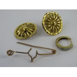A quantity of yellow metal jewellery including a single hoop earring hallmarked 375 and weighing 1.