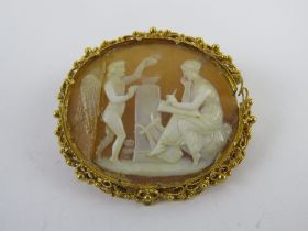 A carved shell cameo brooch in yellow metal frame, a/f. Total weight 6.1g.