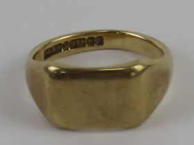 A 9ct gold signet ring, hallmarked 375, unengraved, size P, 5.6g.