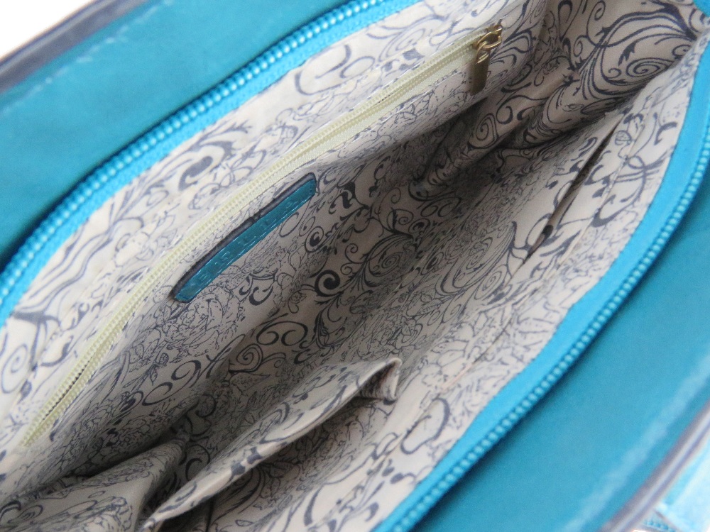 A turquoise shoulder bag by Bella approx 22cm wide. - Image 4 of 4