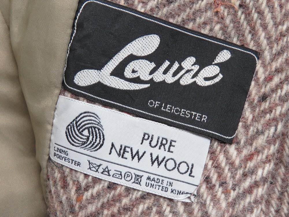 A pure new wool ladies coat by Laure of Leicester, approx measurements; 44" chest, 33. - Image 4 of 4