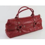 A red leather Suzy Smith handbag, approx 33.5cm wide.