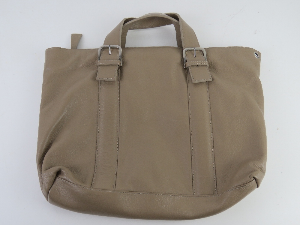 A leather handbag by Valance Paris approx 48cm wide. - Image 2 of 4