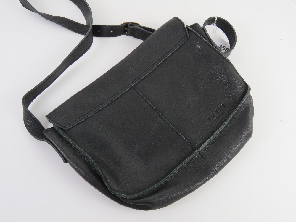A black leather shoulder bag by Yoshi Lichfield, approx 28cm wide. - Image 2 of 5