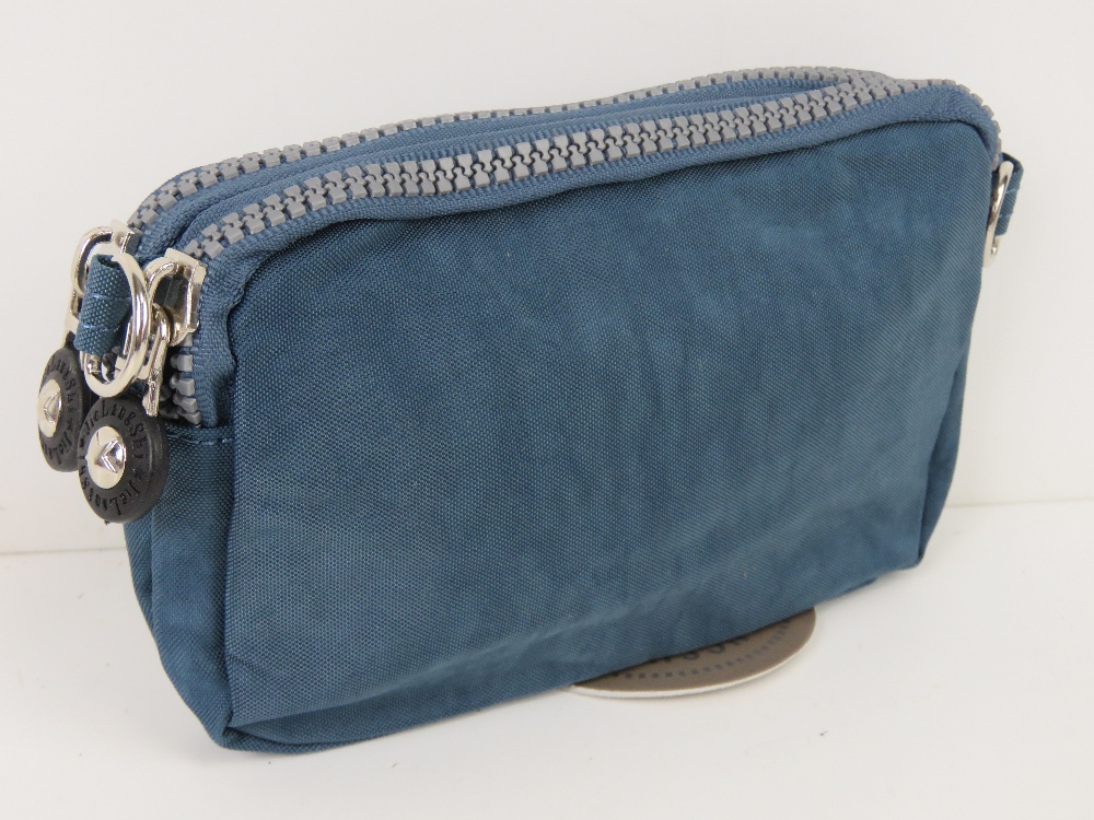 A fabric clutch bag/handbag 'as new' 18 x 11cm in blue. - Image 3 of 6