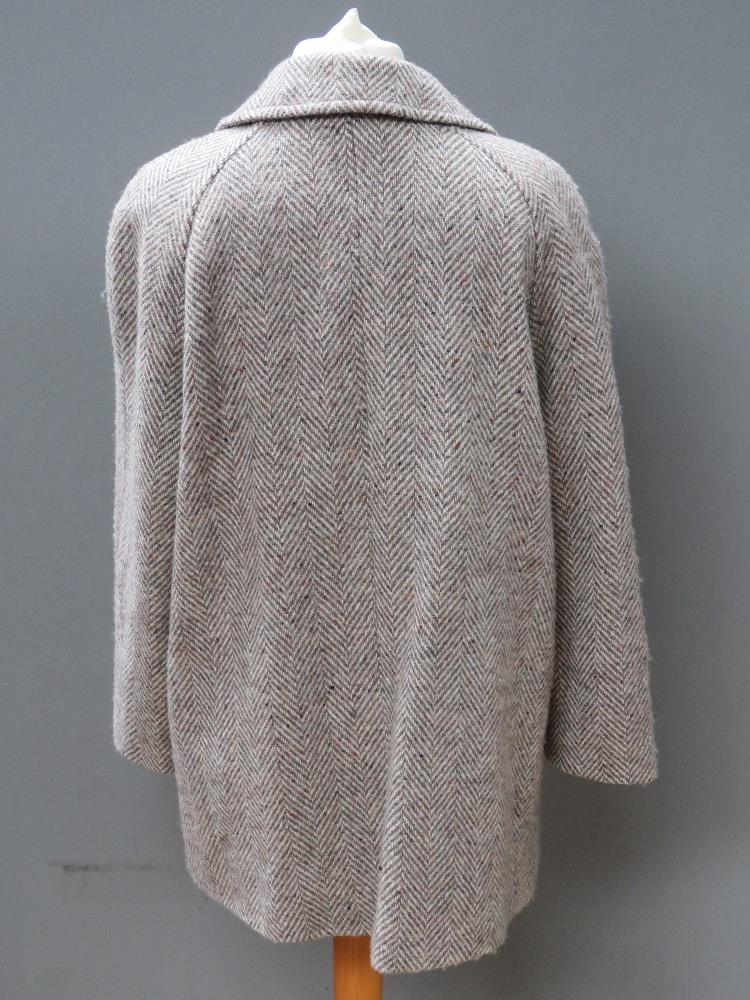 A pure new wool ladies coat by Laure of Leicester, approx measurements; 44" chest, 33. - Image 2 of 4