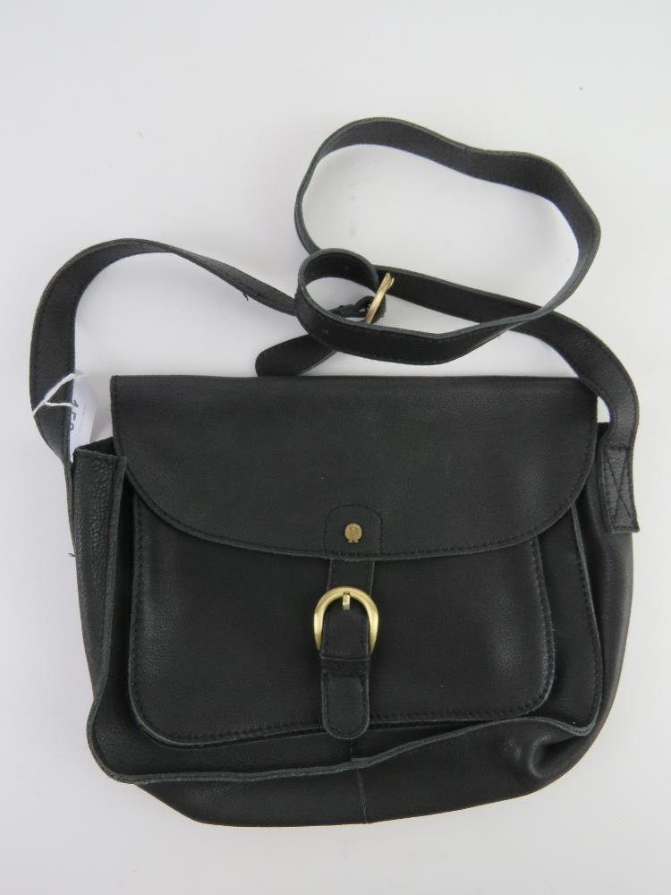 A black leather shoulder bag by Yoshi Lichfield, approx 28cm wide.