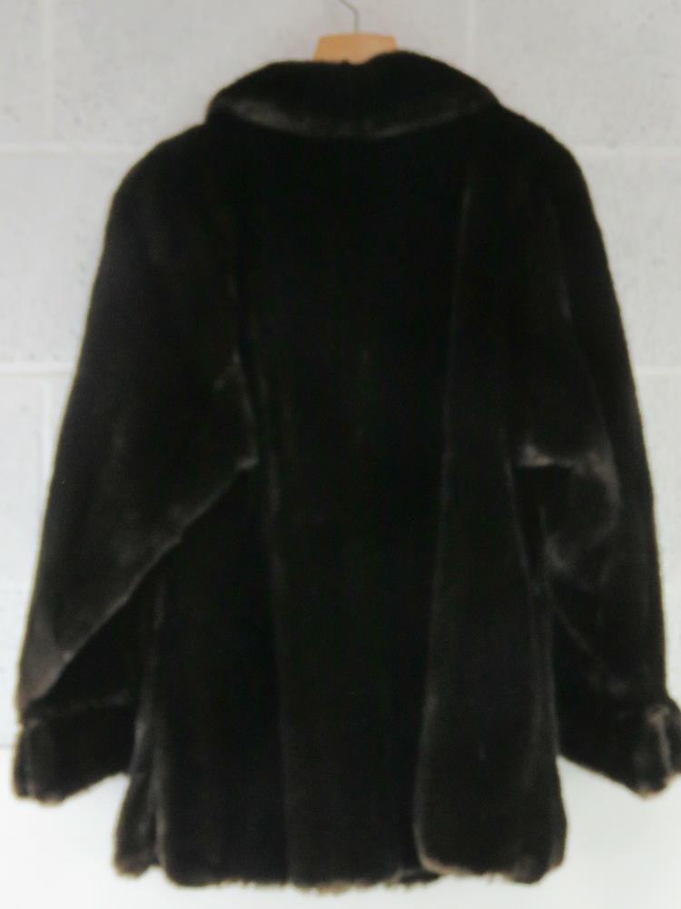 A faux fur jacket approx measurements; 40" chest, 31" length at back and 17" sleeve underarm. - Image 2 of 3
