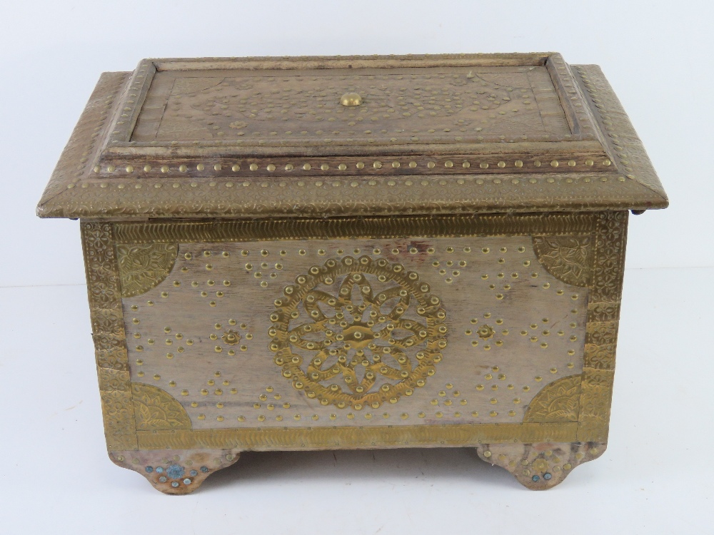 An Antique Asian handmade transport box - Image 4 of 5