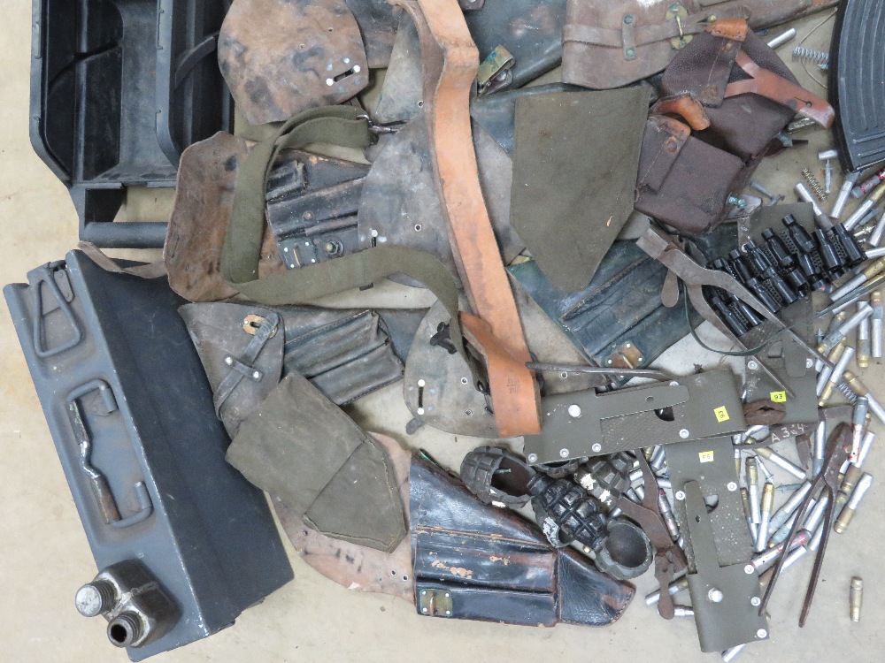 A quantity of assorted militaria inc MG4 - Image 4 of 4