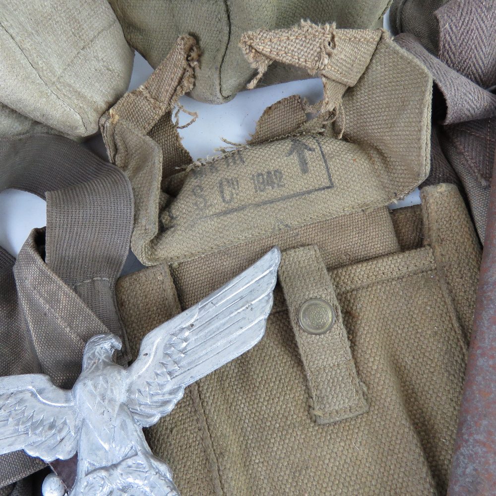 A quantity of assorted militaria inc, in - Image 2 of 6