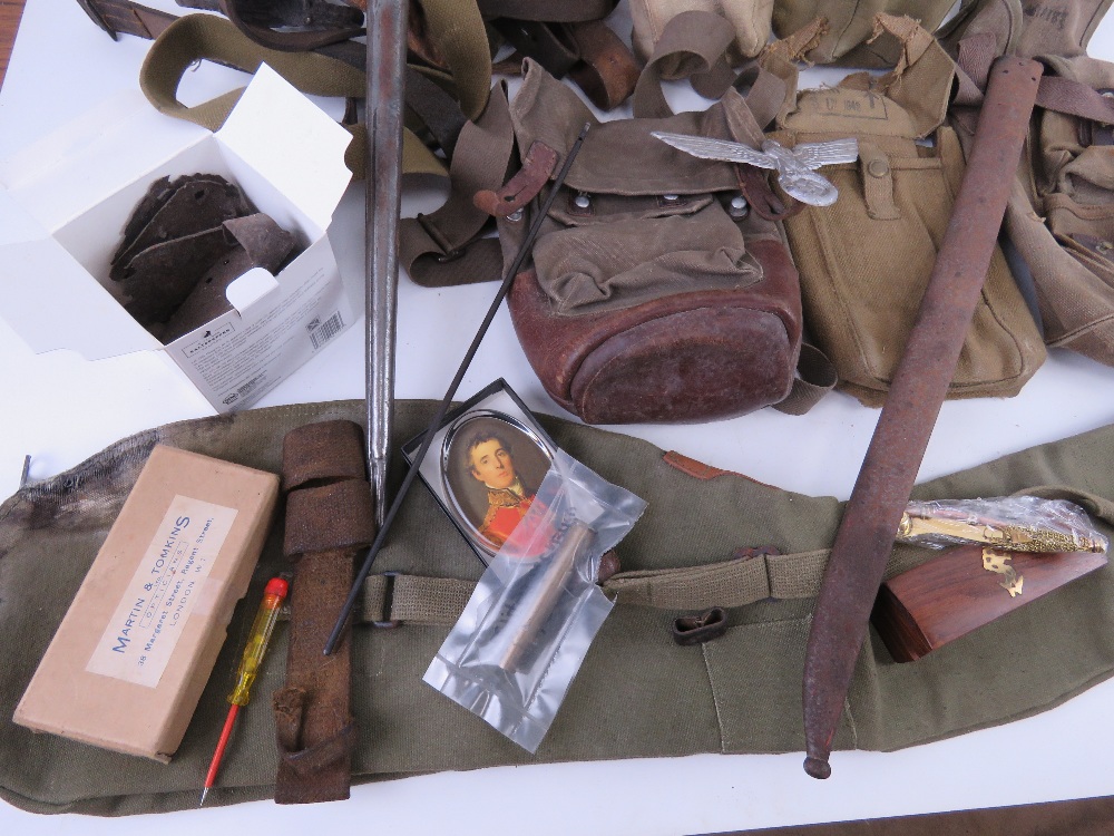 A quantity of assorted militaria inc, in - Image 3 of 6