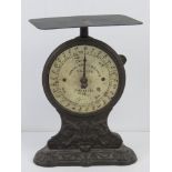 A set of Salters postal balance scales to measure 7Lbs by 1oz.