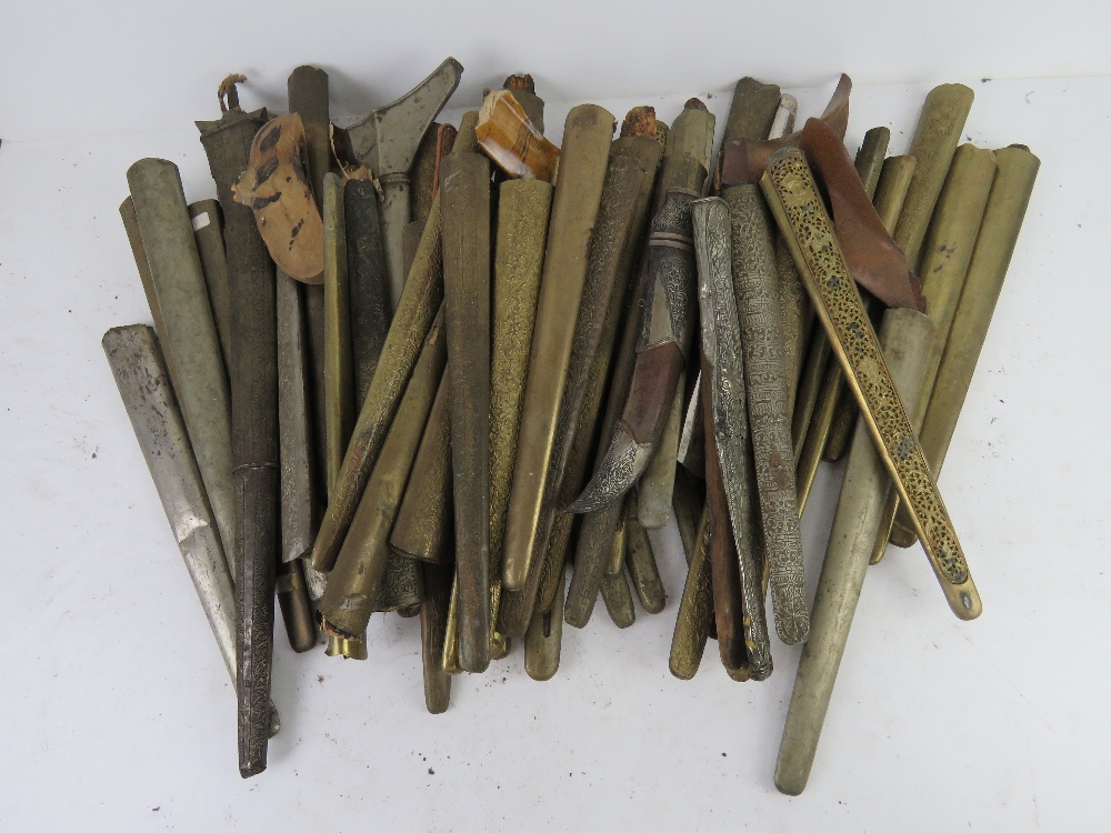 A quantity of Kris knives, scabbards, handles and associated parts. - Image 4 of 5