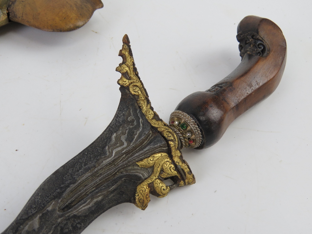 A Kris dagger with scabbard having a gilt gild blade, the hand carved handle set with stones. - Image 3 of 4