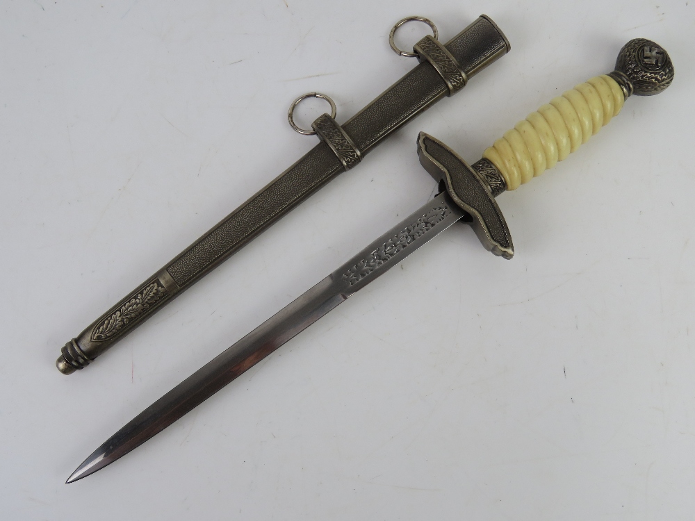 Three reproduction WWII German daggers; Hitler Youth, Officers and a Ceremonial Dagger. - Image 8 of 8