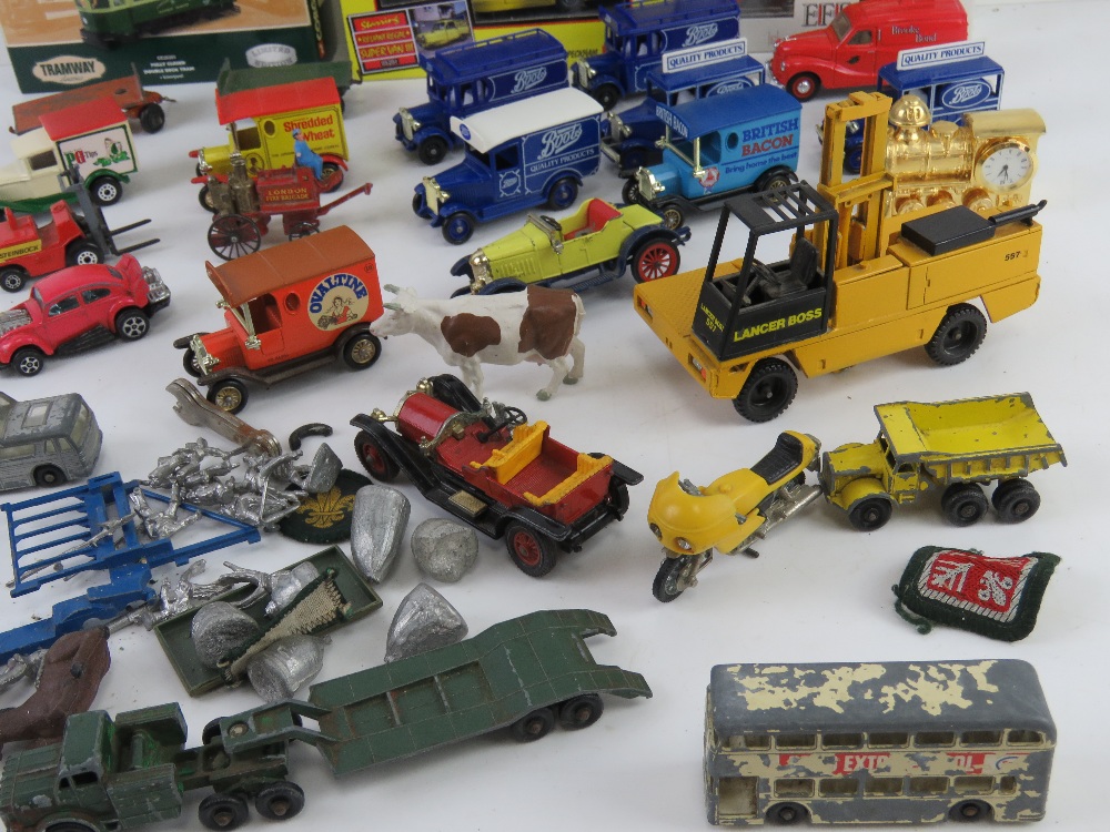 A collection of scale model vehicles inc Corgi Tramway Classics Leeds tram, Mobil, Bentley 4. - Image 5 of 5