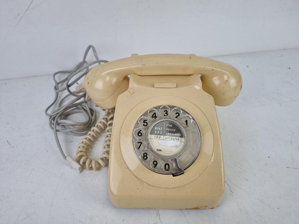 A cream coloured vintage rotary telephone, 8746G.