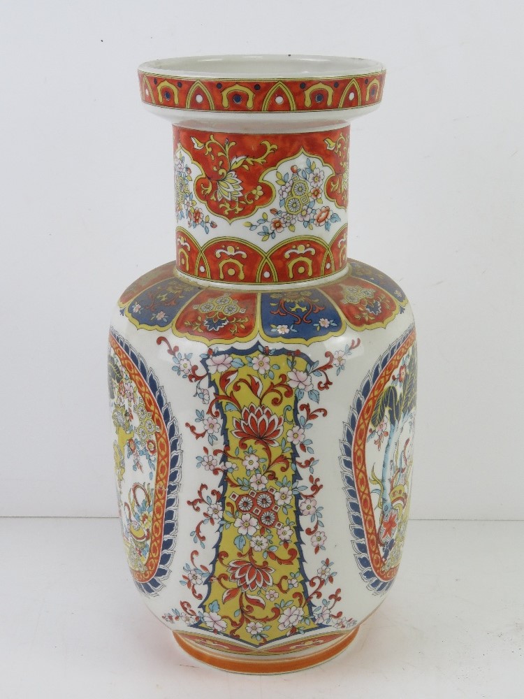 A contemporary Chinese influence vase in white ground with blue and orage decoration and Fo dogs - Image 2 of 4