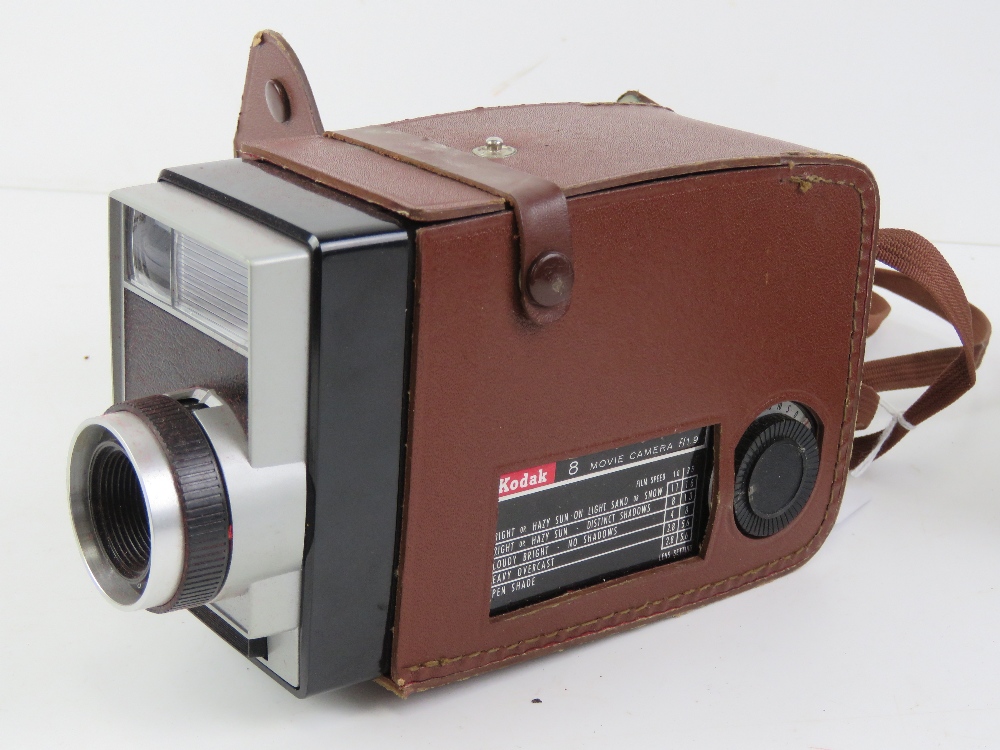 Two vintage cameras; Kodak 8 movie camera f/1.9, and a Kodak Six-20 'Brownie' E. - Image 3 of 6