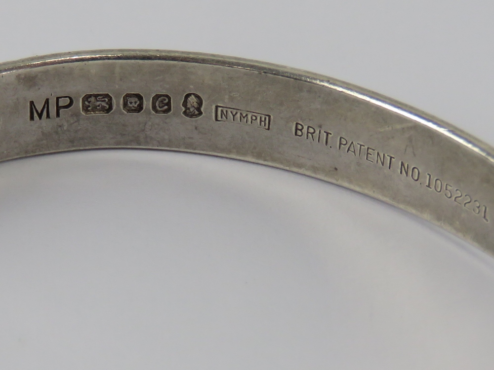 A HM silver bangle having overlapping oval pattern upon, London Jubilee hallmark upon, 5.2cm dia. - Image 2 of 2