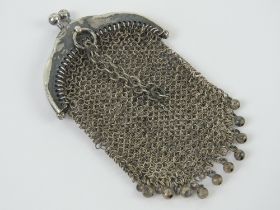 A white metal chain link purse having chain loop handle, no apparent hallmarks, approx 7.5 x 4.5cm.