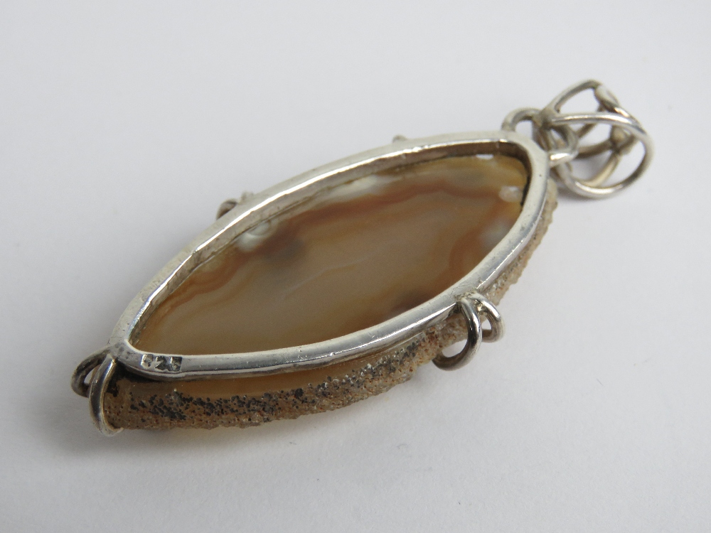 A 925 silver agate slice pendant, 6.2cm inc bale. - Image 2 of 3