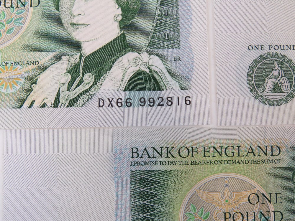 Five One Pound bank notes bearing Elizabeth II with Sir Isaac Newton verso. - Image 3 of 7