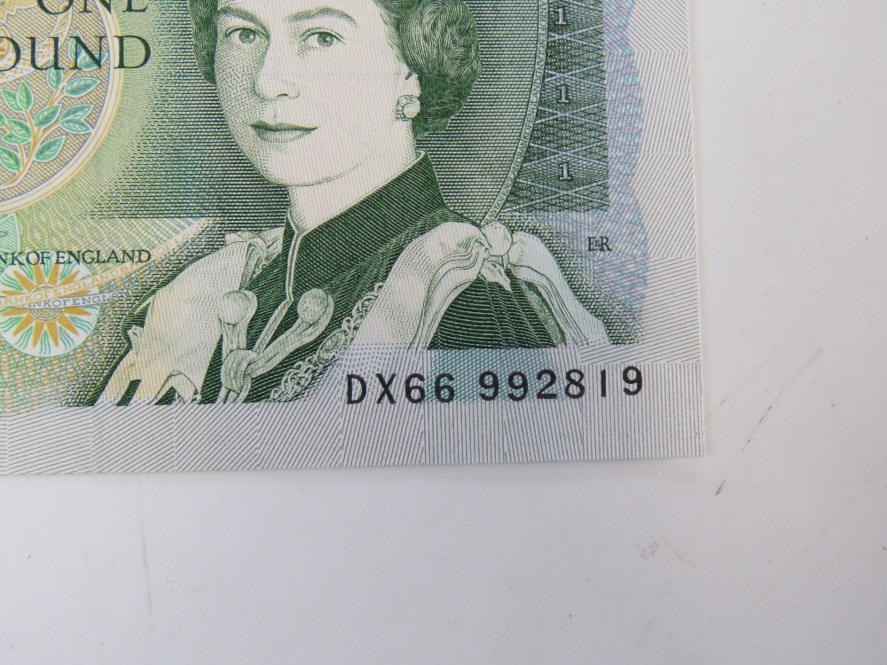 Five One Pound bank notes bearing Elizabeth II with Sir Isaac Newton verso. - Image 6 of 7