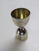 A Chester HM silver double ended measuring or tot cup, 1919 hallmark. Total weight 46g.