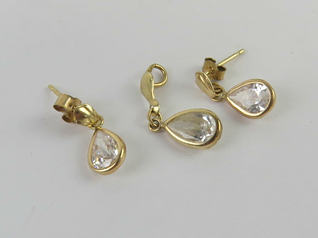 A suite of jewellery comprising earrings and pendant, white teardrop shaped stones, - Image 2 of 3