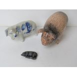 A quantity of assorted pig ornaments inc a Suffolk Pottery sow,