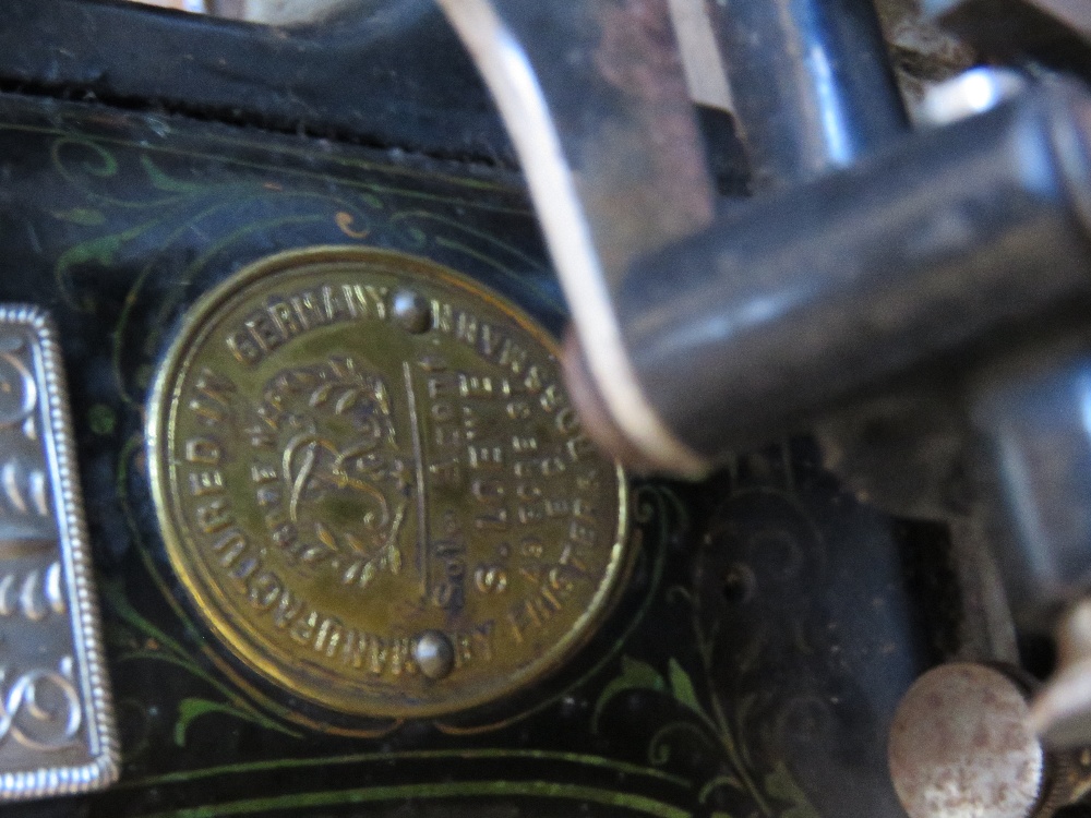 A vintage sewing machine in case Frister & Rossmann Berlin. Inlaid with Mother of Pearl. - Image 3 of 4