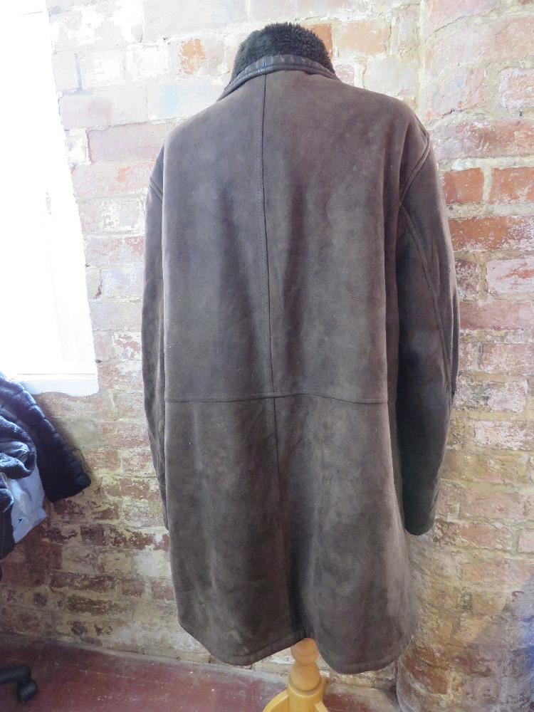 A brown leather mouton (sheepskin) coat - Image 2 of 3