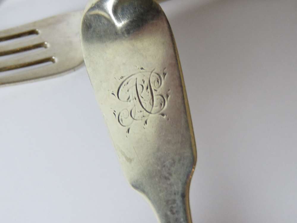 A set of four hallmarked silver forks bearing London hallmark upon and weighing 290.1g / 9.33ozt. - Image 2 of 3