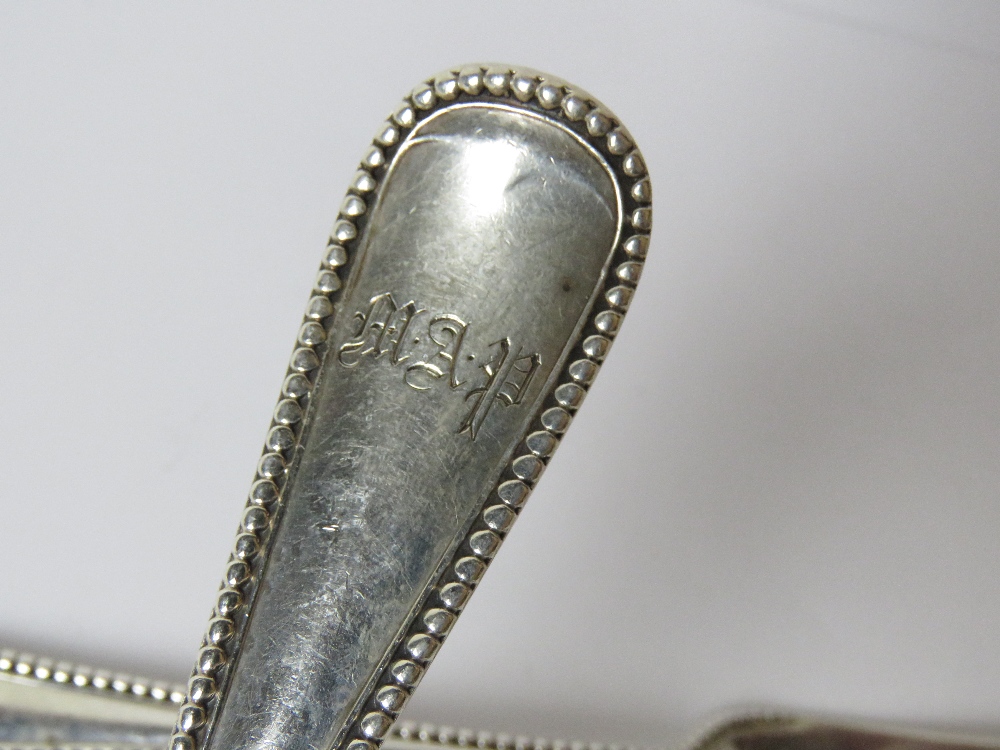 A pair of Victorian HM silver forks hallmarked for London and weighing 150.1g / 4.84ozt. - Image 2 of 3