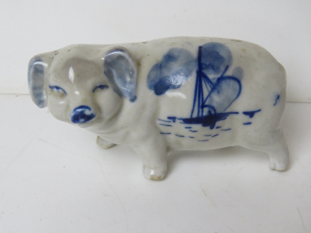 A quantity of assorted pig ornaments inc a Suffolk Pottery sow, - Image 4 of 4