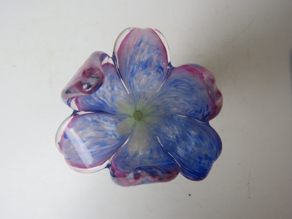 An Art Glass vase in the form of a flower standing 22cm high. - Image 2 of 3