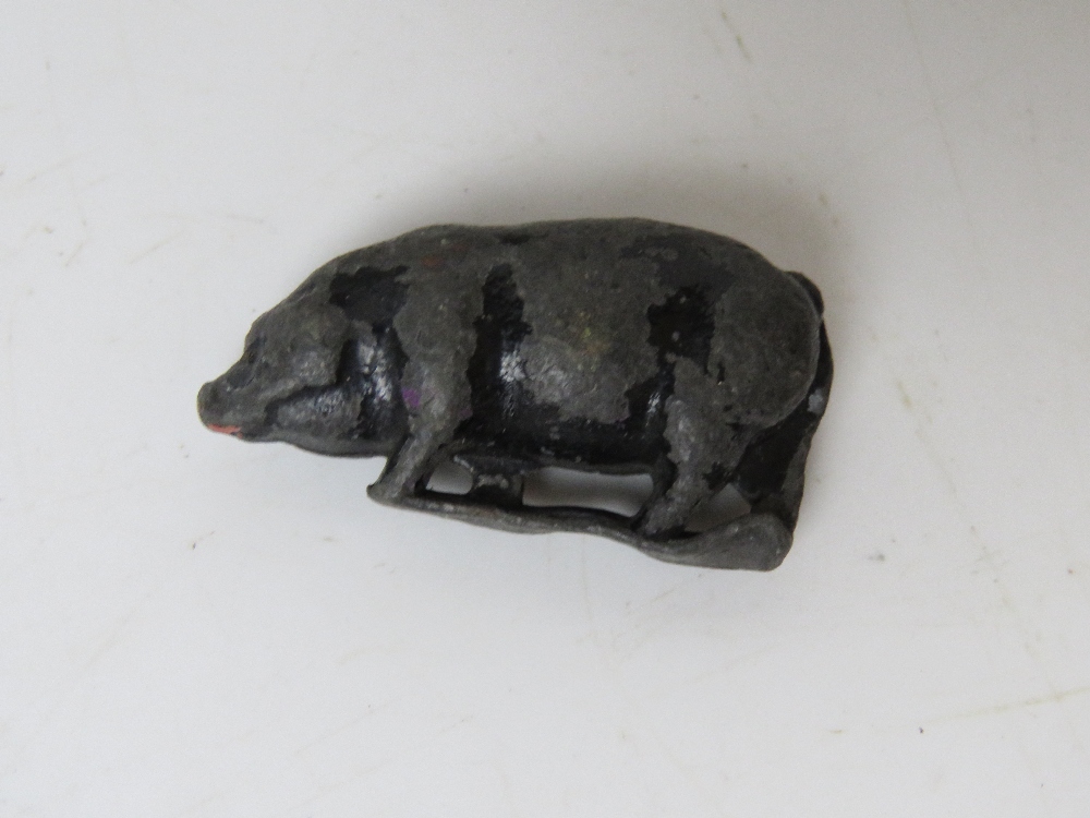 A quantity of assorted pig ornaments inc a Suffolk Pottery sow, - Image 3 of 4