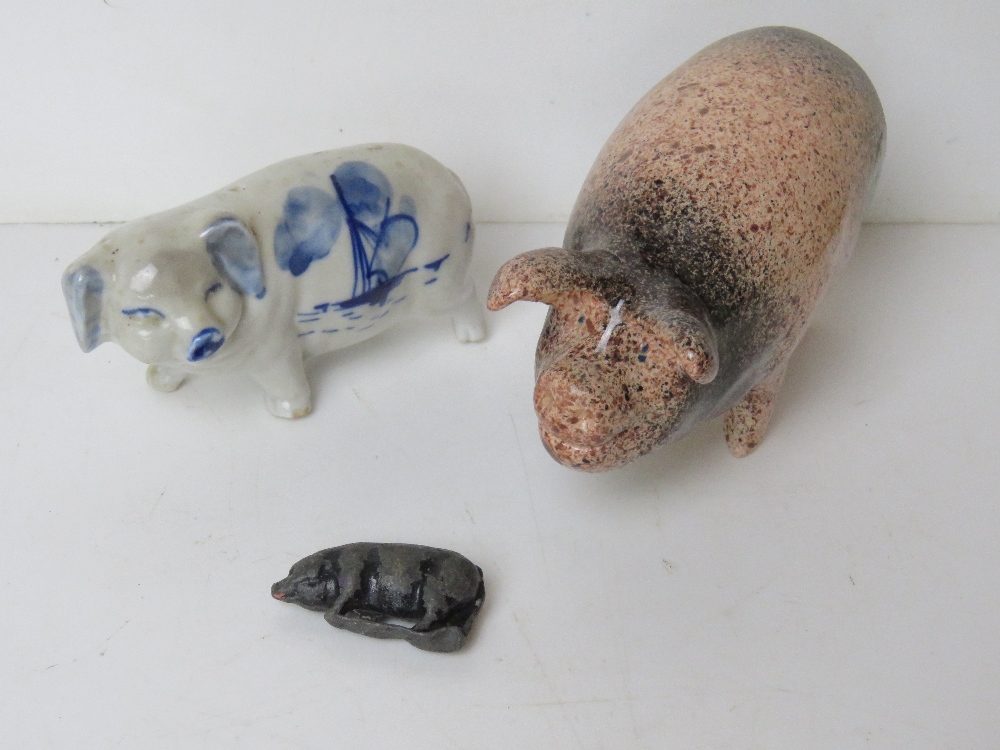 A quantity of assorted pig ornaments inc a Suffolk Pottery sow,