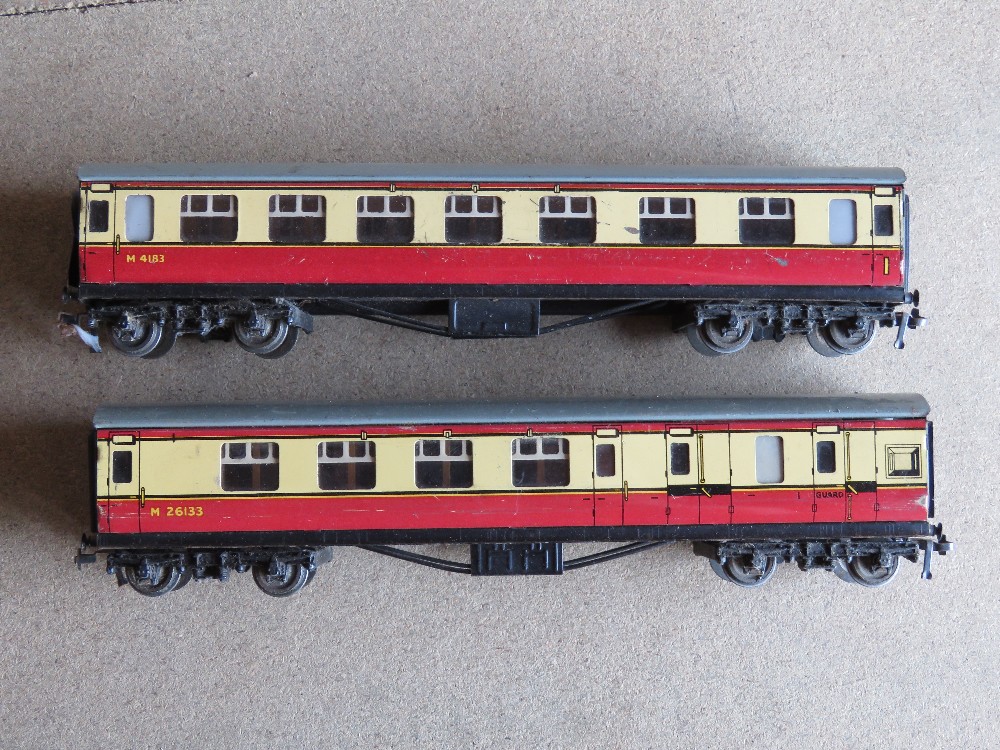 A quantity of metal Hornby Dublo railway - Image 4 of 6