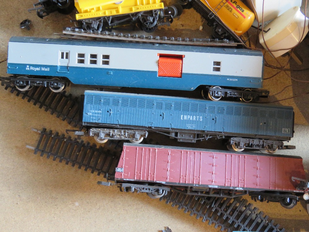 A quantity of Hornby railway carriages, - Image 3 of 3