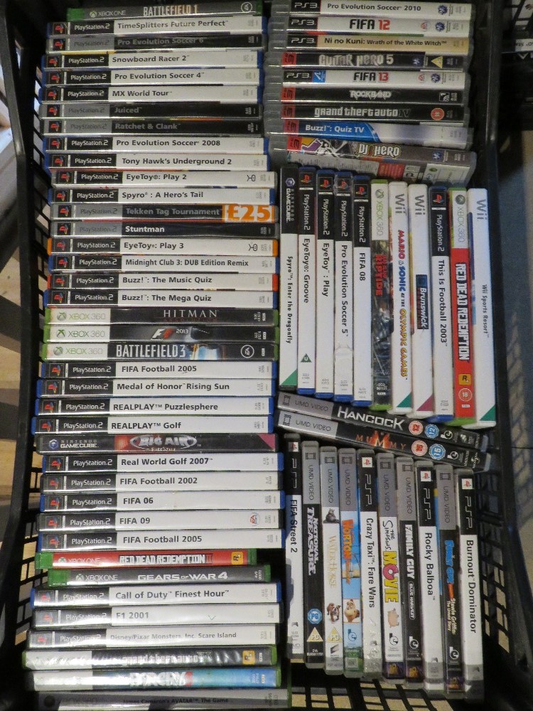 A quantity of assorted video games inc PSP, PS2, XBox 1, XBox 360, Wii, PS3 and Nintendo Game Cube.