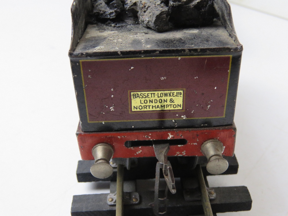 A Bassett-Lowke Ltd London and Northampton 'Duke of York 1930' 4-4-0 clockwork locomotive and coal - Image 5 of 7