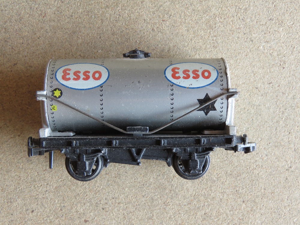 A quantity of metal Hornby Dublo railway - Image 2 of 6